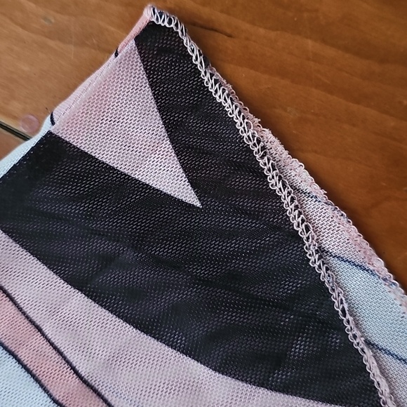 Retro Geometric Abstract Top - Picture 6 of 8